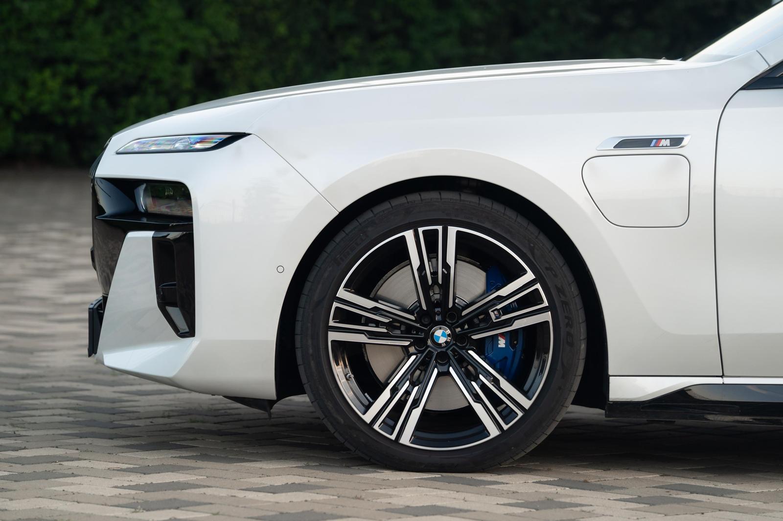 Interior Gran Lusso / X-Drive / 571 CP